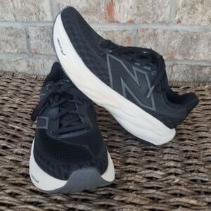 NewBalance 1080 BLACK/WHITE Running Sneaker(Women 6.5B) Comfort Walking Shoes